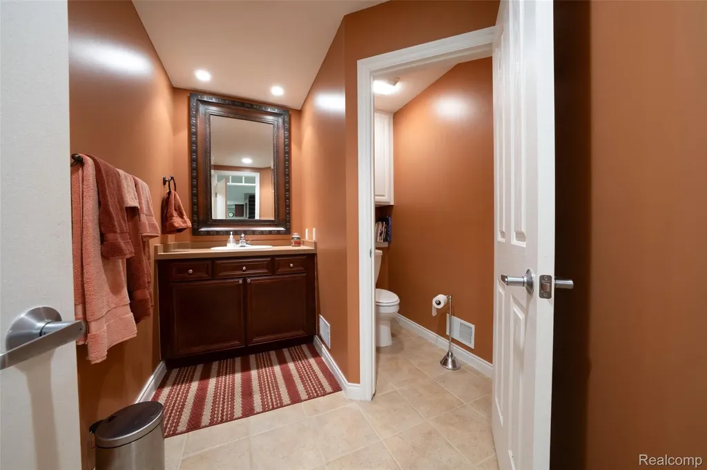 4502 Forest Edge Lane West Bloomfield Charter Township MI 48323