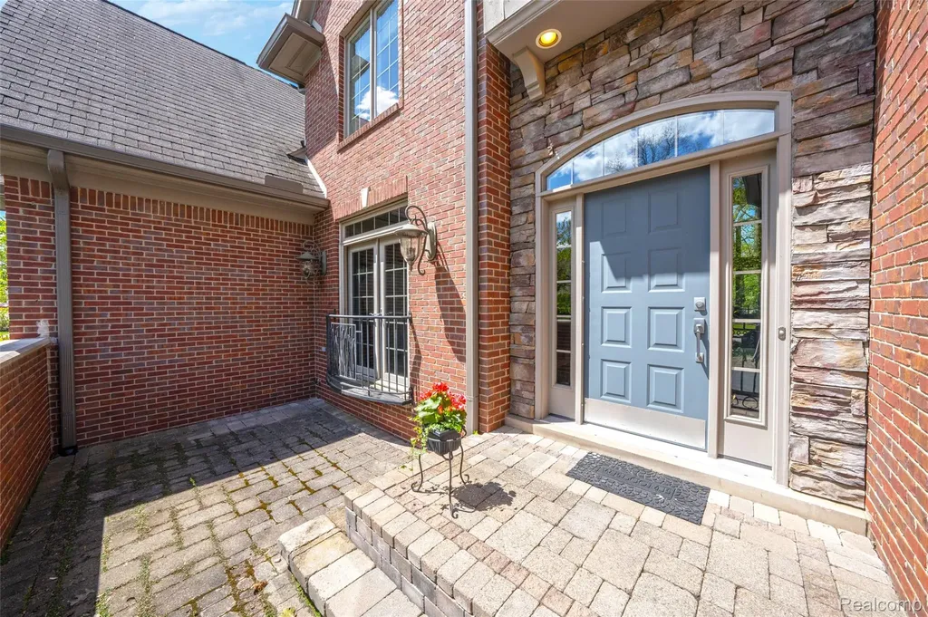 4502 Forest Edge Lane West Bloomfield Charter Township MI 48323