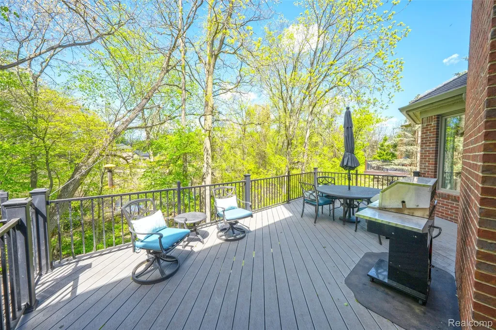 4502 Forest Edge Lane West Bloomfield Charter Township MI 48323