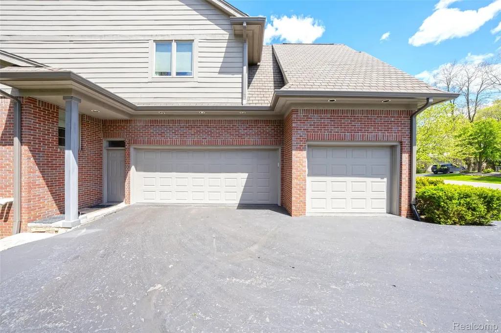 4502 Forest Edge Lane West Bloomfield Charter Township MI 48323