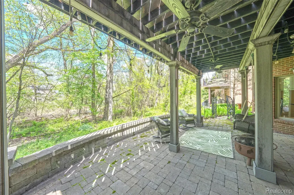4502 Forest Edge Lane West Bloomfield Charter Township MI 48323