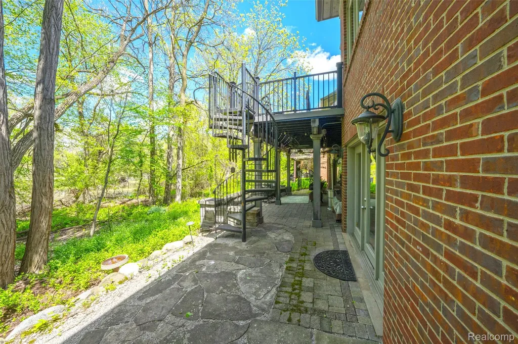 4502 Forest Edge Lane West Bloomfield Charter Township MI 48323