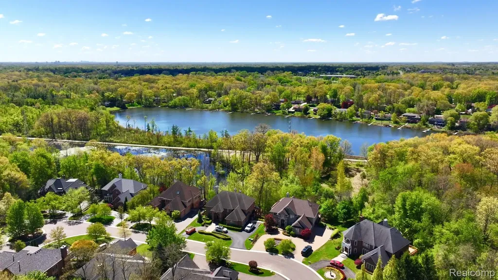 4502 Forest Edge Lane West Bloomfield Charter Township MI 48323