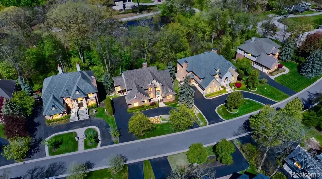 4502 Forest Edge Lane West Bloomfield Charter Township MI 48323