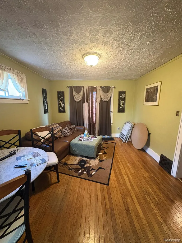 15346 Dexter Avenue Detroit City MI 48238