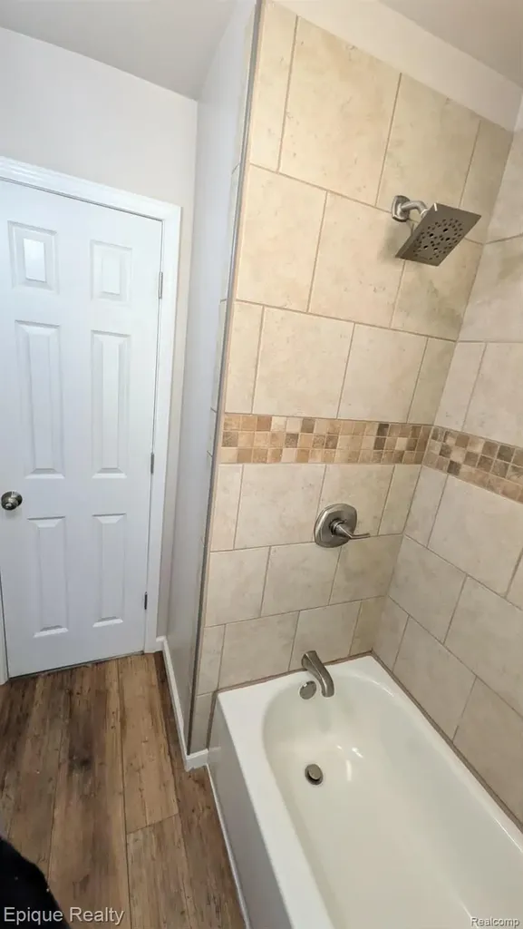 3605 Jackson Boulevard White Lake Charter Township MI 48383