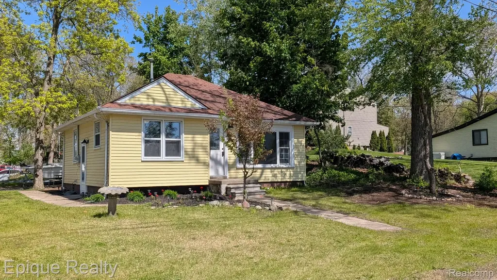 3605 Jackson Boulevard White Lake Charter Township MI 48383