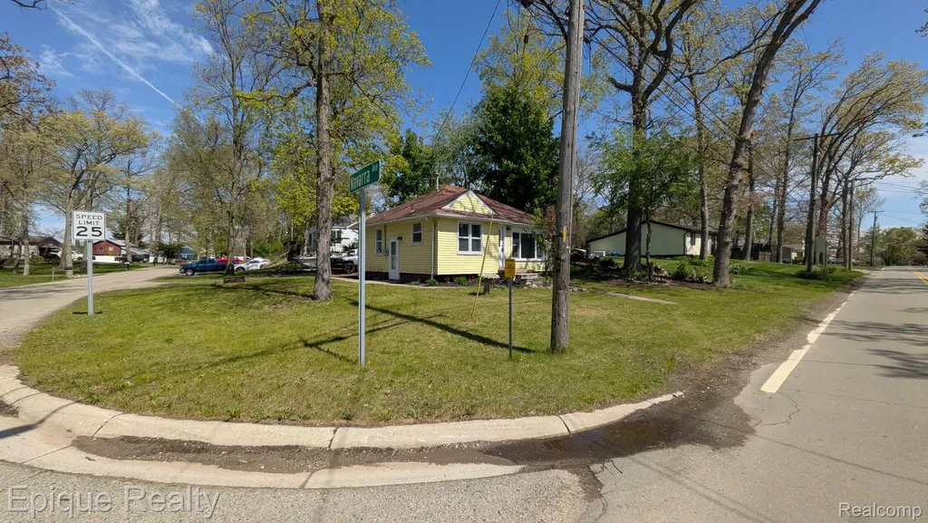 3605 Jackson Boulevard White Lake Charter Township MI 48383