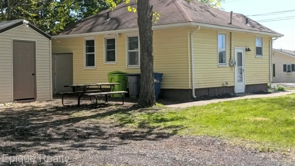 3605 Jackson Boulevard White Lake Charter Township MI 48383