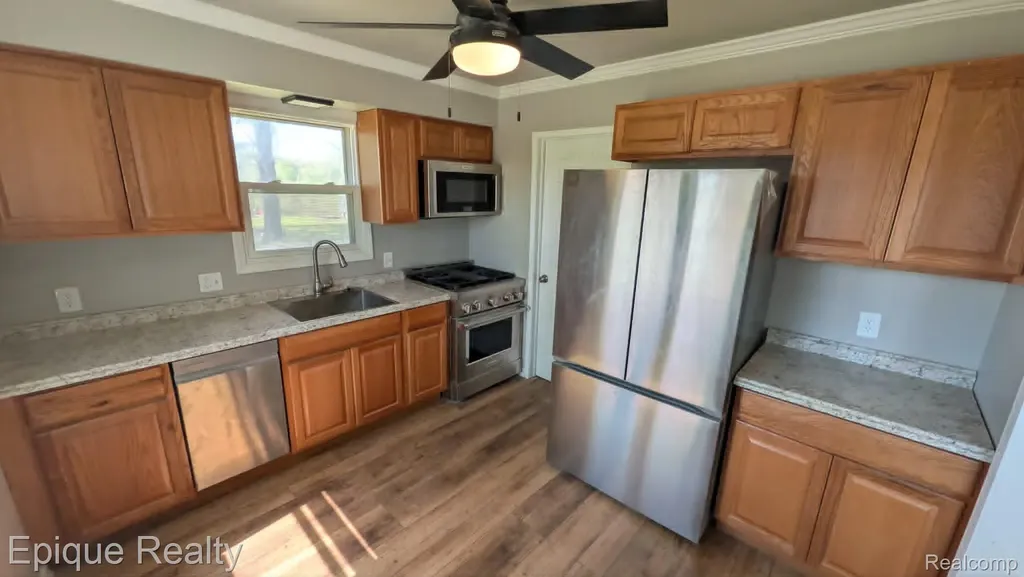 3605 Jackson Boulevard White Lake Charter Township MI 48383