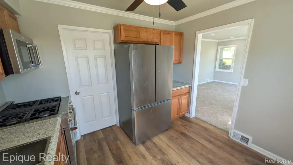 3605 Jackson Boulevard White Lake Charter Township MI 48383
