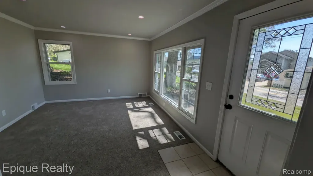 3605 Jackson Boulevard White Lake Charter Township MI 48383