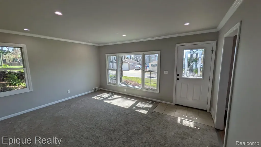3605 Jackson Boulevard White Lake Charter Township MI 48383