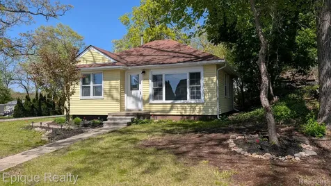 3605 Jackson Boulevard White Lake Charter Township MI 48383