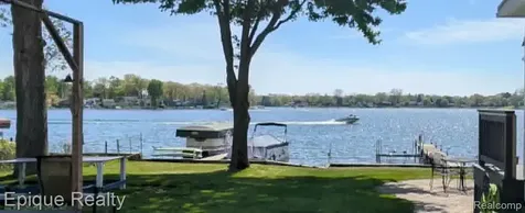 3605 Jackson Boulevard White Lake Charter Township MI 48383