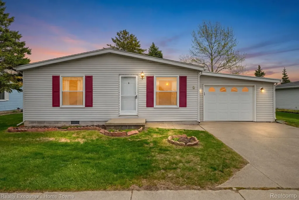 4333 24th Avenue Fort Gratiot Charter Township MI 48059