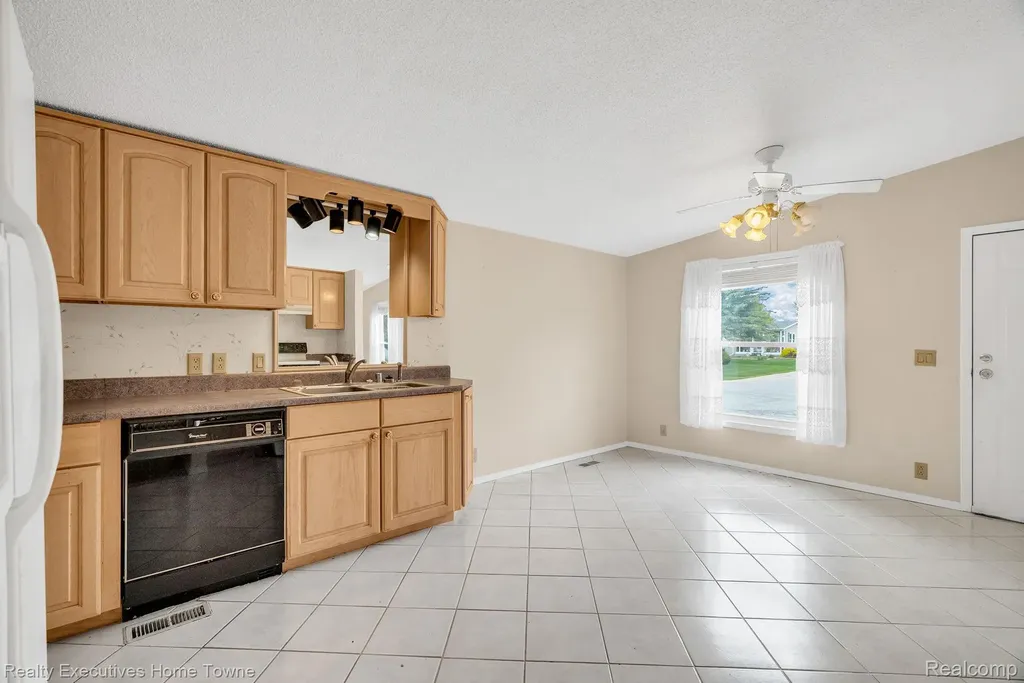 4333 24th Avenue Fort Gratiot Charter Township MI 48059