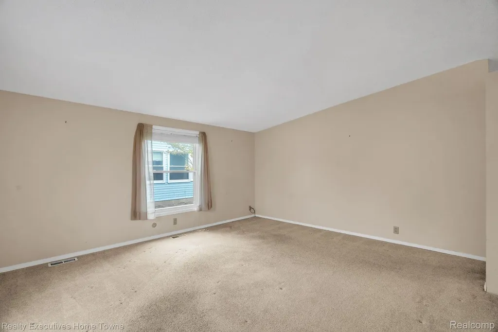 4333 24th Avenue Fort Gratiot Charter Township MI 48059