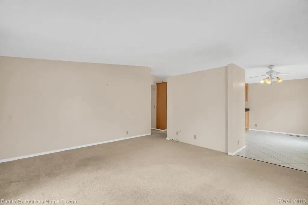 4333 24th Avenue Fort Gratiot Charter Township MI 48059