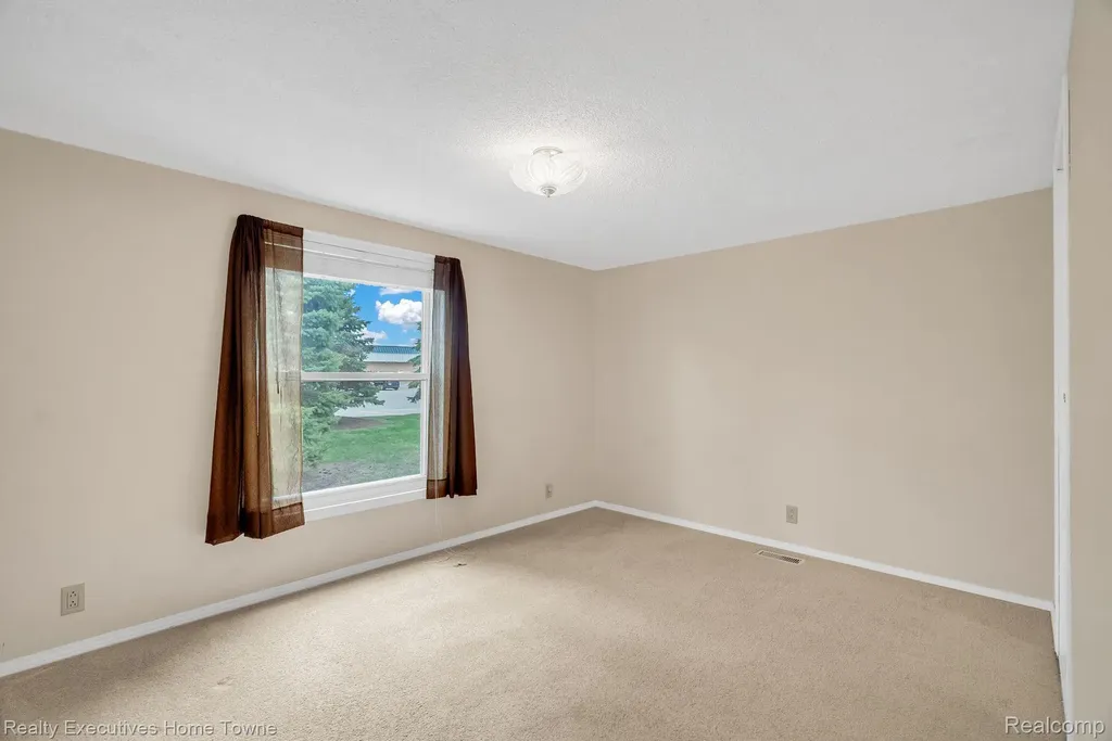 4333 24th Avenue Fort Gratiot Charter Township MI 48059