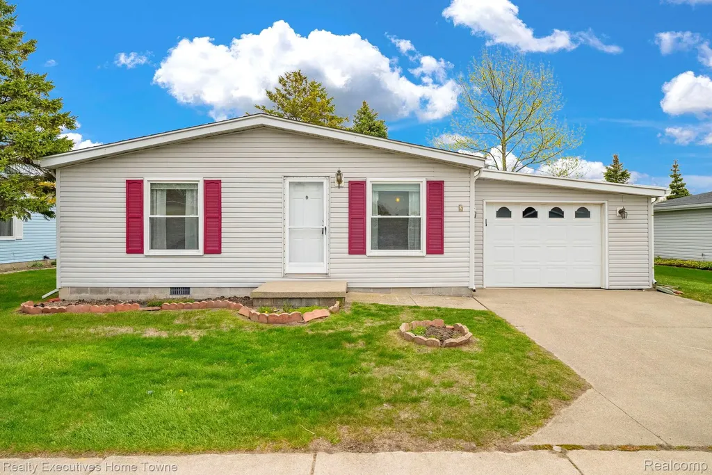 4333 24th Avenue Fort Gratiot Charter Township MI 48059