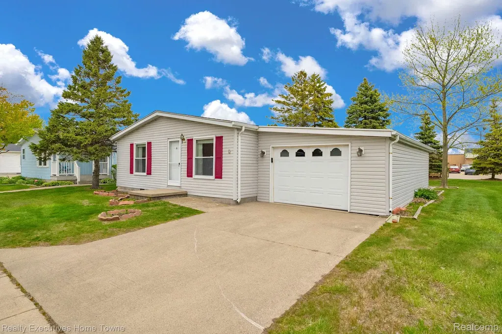 4333 24th Avenue Fort Gratiot Charter Township MI 48059