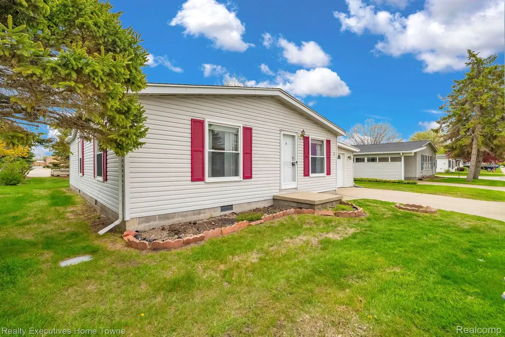 4333 24th Avenue Fort Gratiot Charter Township MI 48059