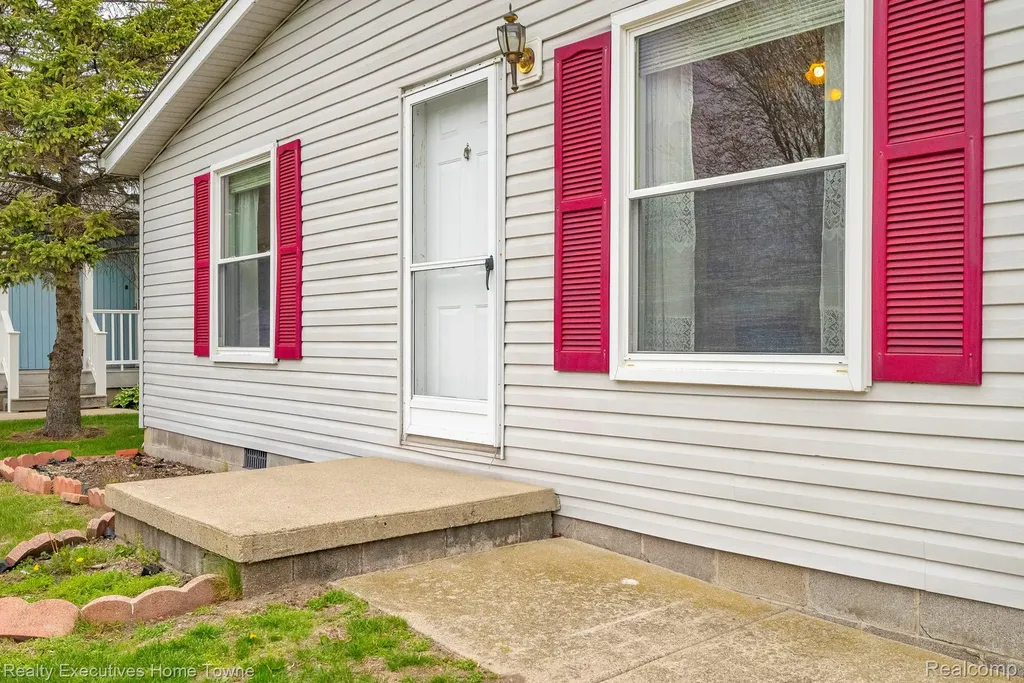 4333 24th Avenue Fort Gratiot Charter Township MI 48059