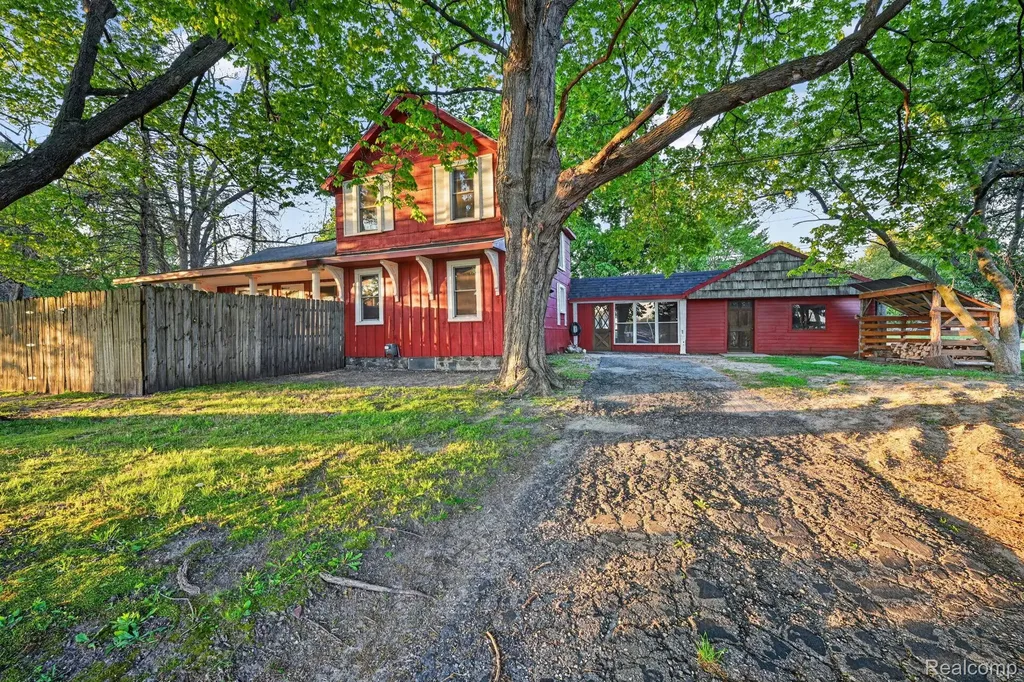 864 Hogsback Road Delhi Charter Township MI 48854