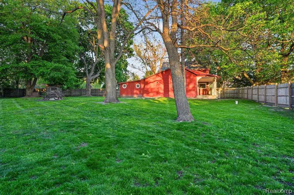 864 Hogsback Road Delhi Charter Township MI 48854