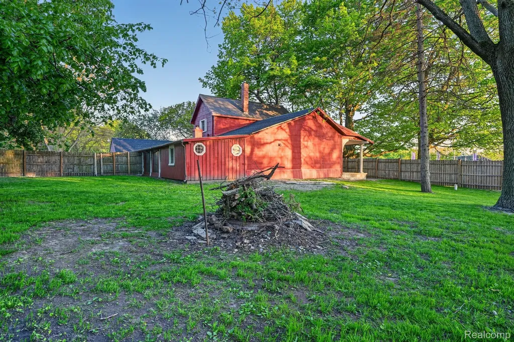 864 Hogsback Road Delhi Charter Township MI 48854