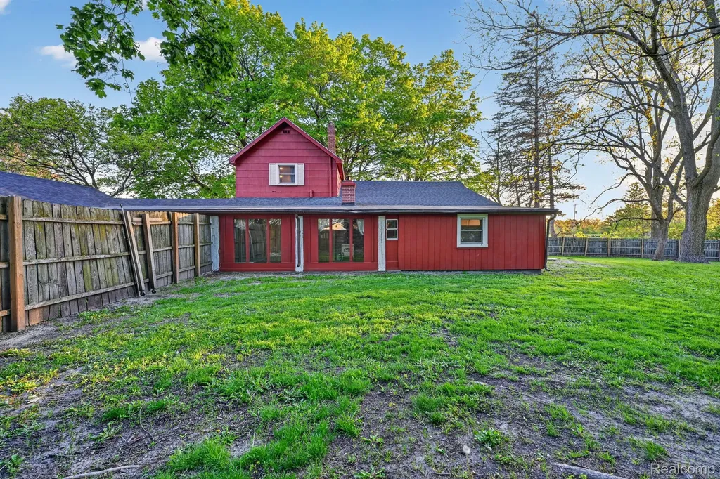 864 Hogsback Road Delhi Charter Township MI 48854