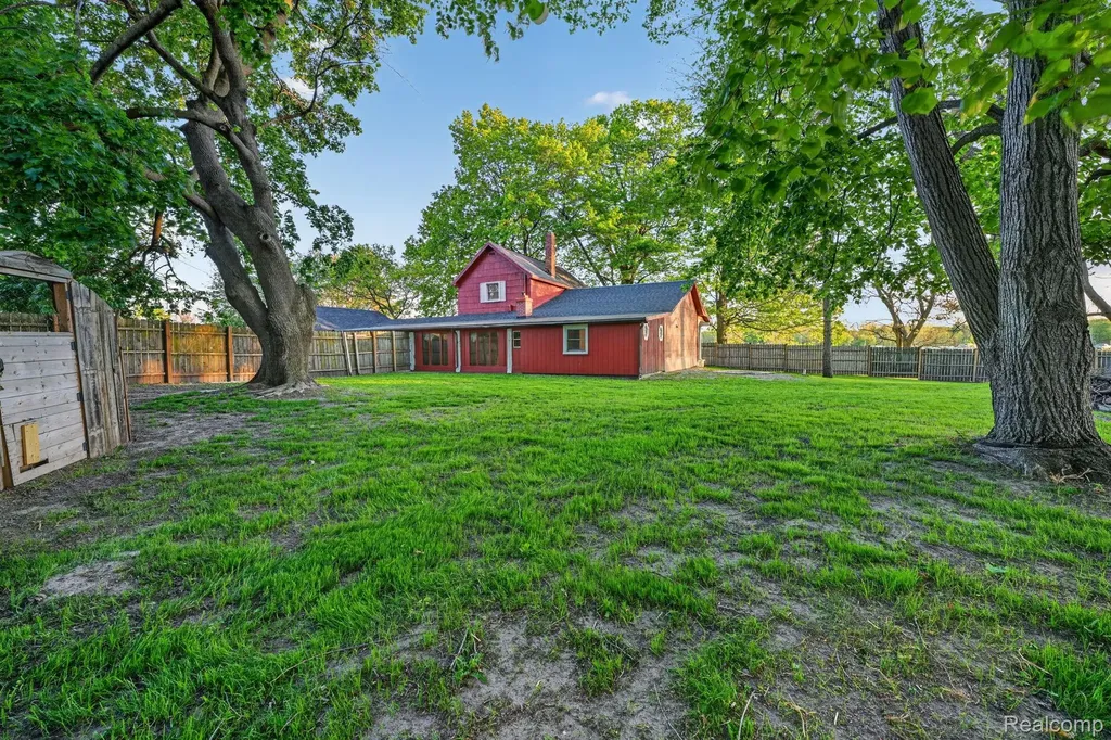 864 Hogsback Road Delhi Charter Township MI 48854