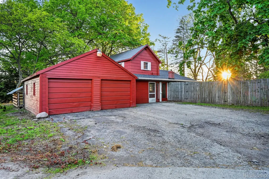 864 Hogsback Road Delhi Charter Township MI 48854
