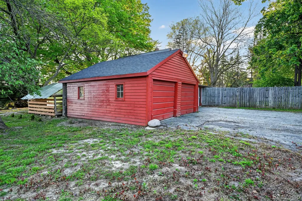 864 Hogsback Road Delhi Charter Township MI 48854
