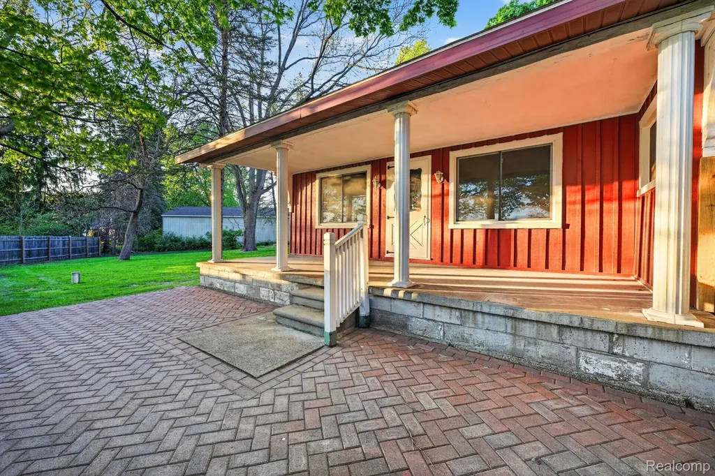 864 Hogsback Road Delhi Charter Township MI 48854