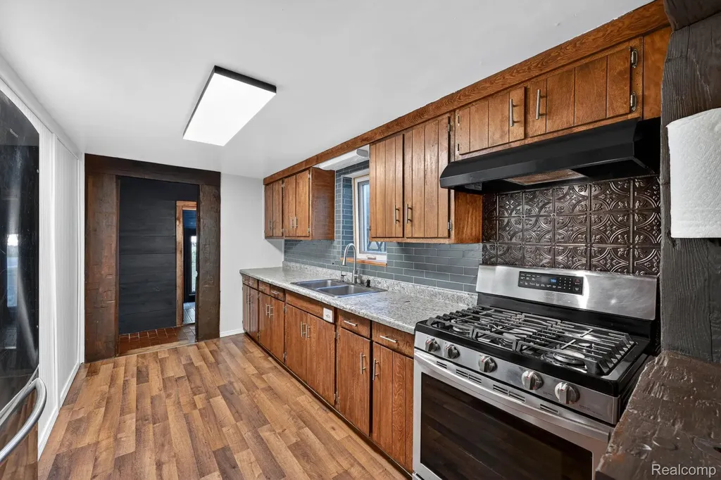 864 Hogsback Road Delhi Charter Township MI 48854