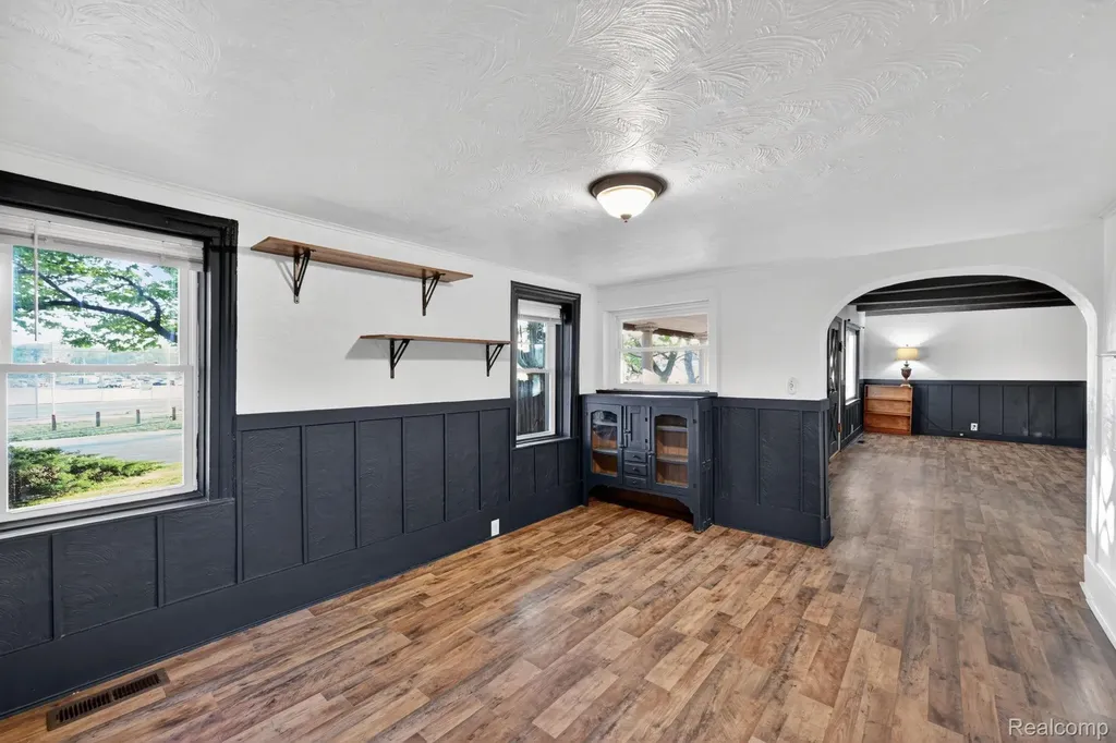 864 Hogsback Road Delhi Charter Township MI 48854