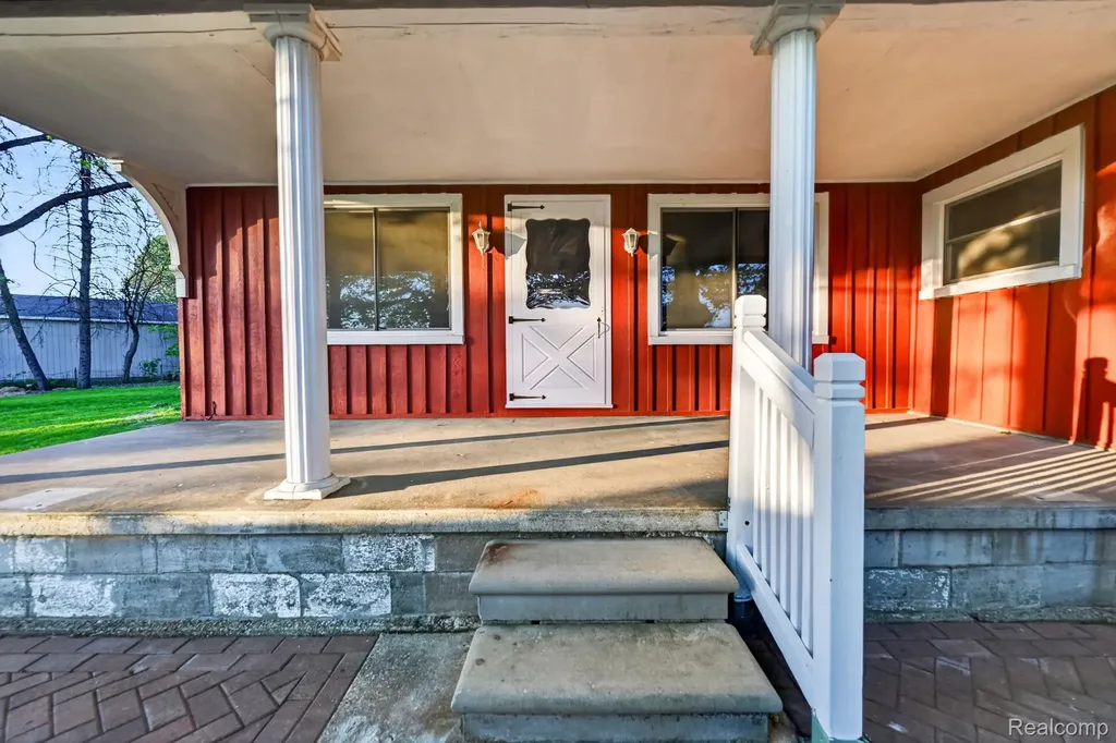 864 Hogsback Road Delhi Charter Township MI 48854