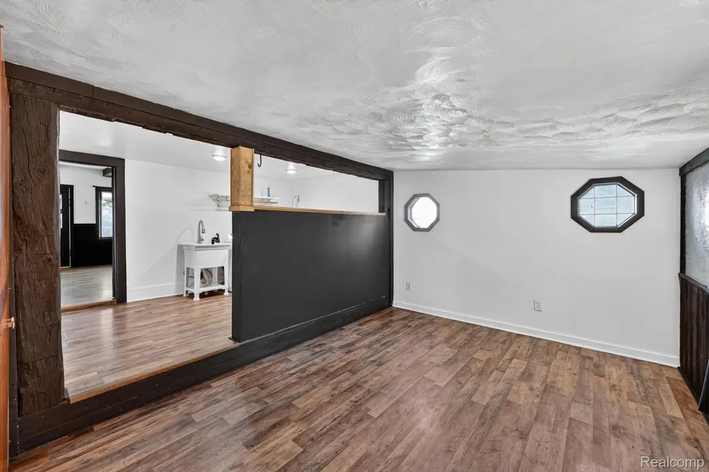 864 Hogsback Road Delhi Charter Township MI 48854