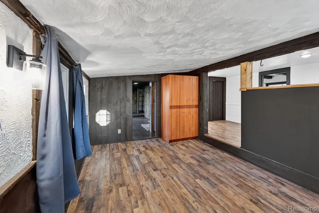 864 Hogsback Road Delhi Charter Township MI 48854