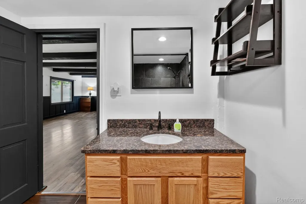 864 Hogsback Road Delhi Charter Township MI 48854