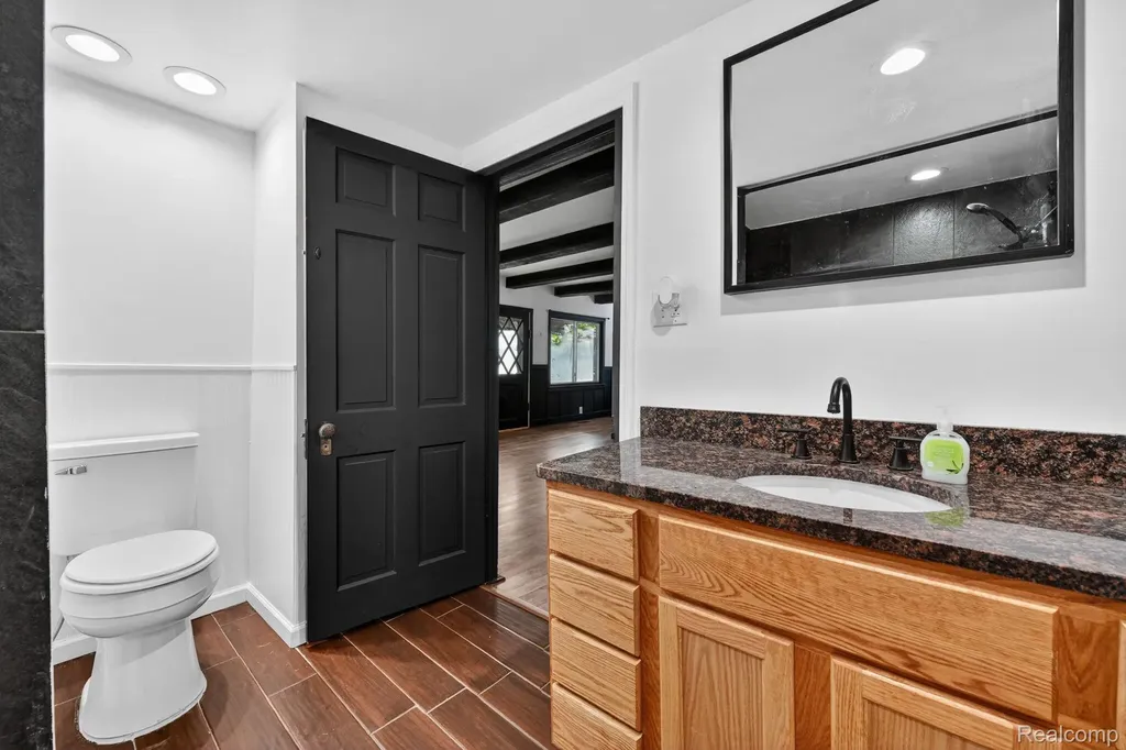 864 Hogsback Road Delhi Charter Township MI 48854