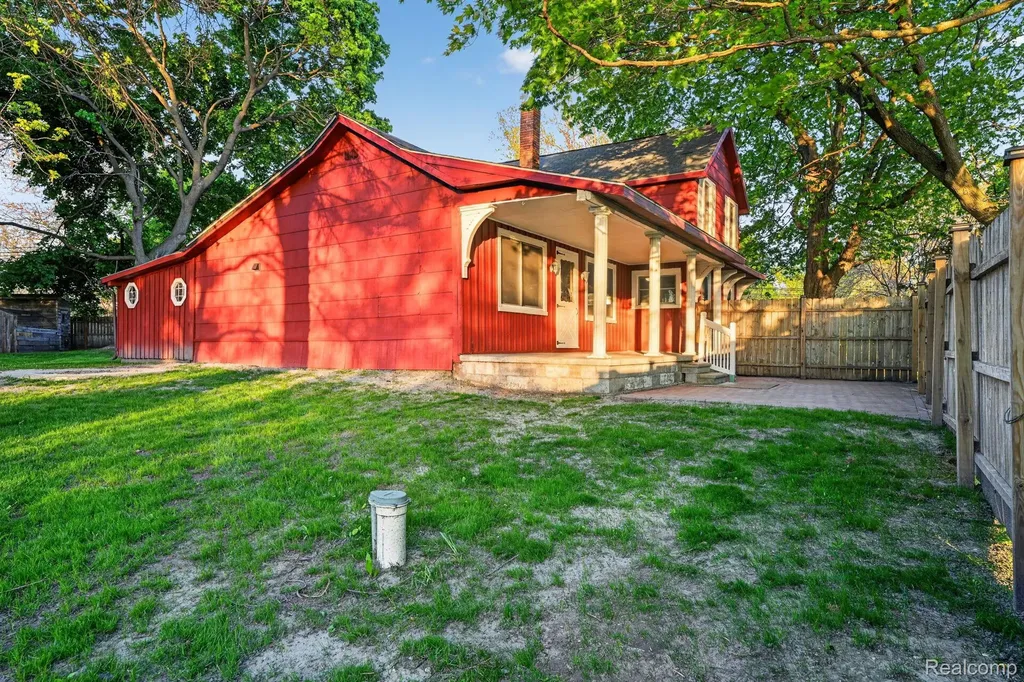 864 Hogsback Road Delhi Charter Township MI 48854