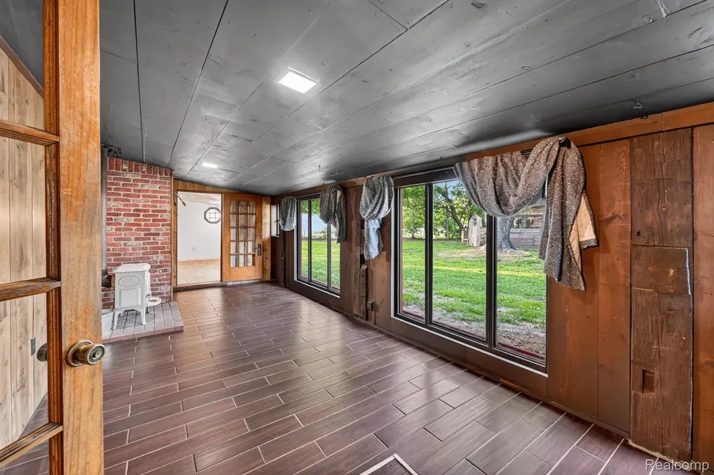 864 Hogsback Road Delhi Charter Township MI 48854