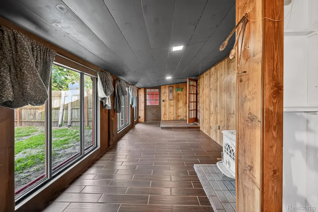 864 Hogsback Road Delhi Charter Township MI 48854