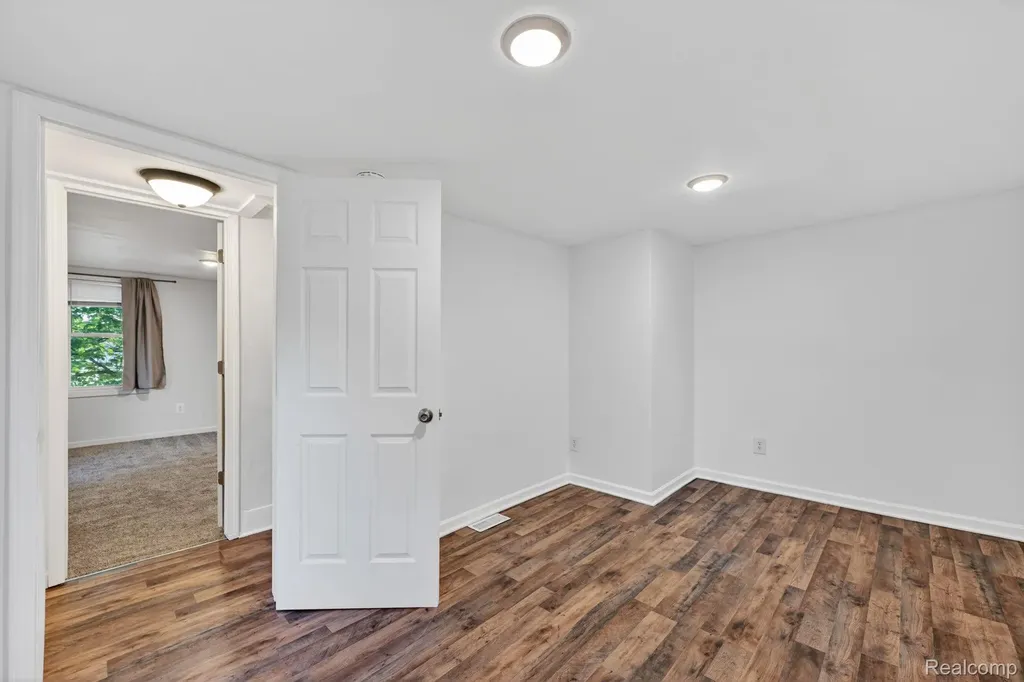 864 Hogsback Road Delhi Charter Township MI 48854