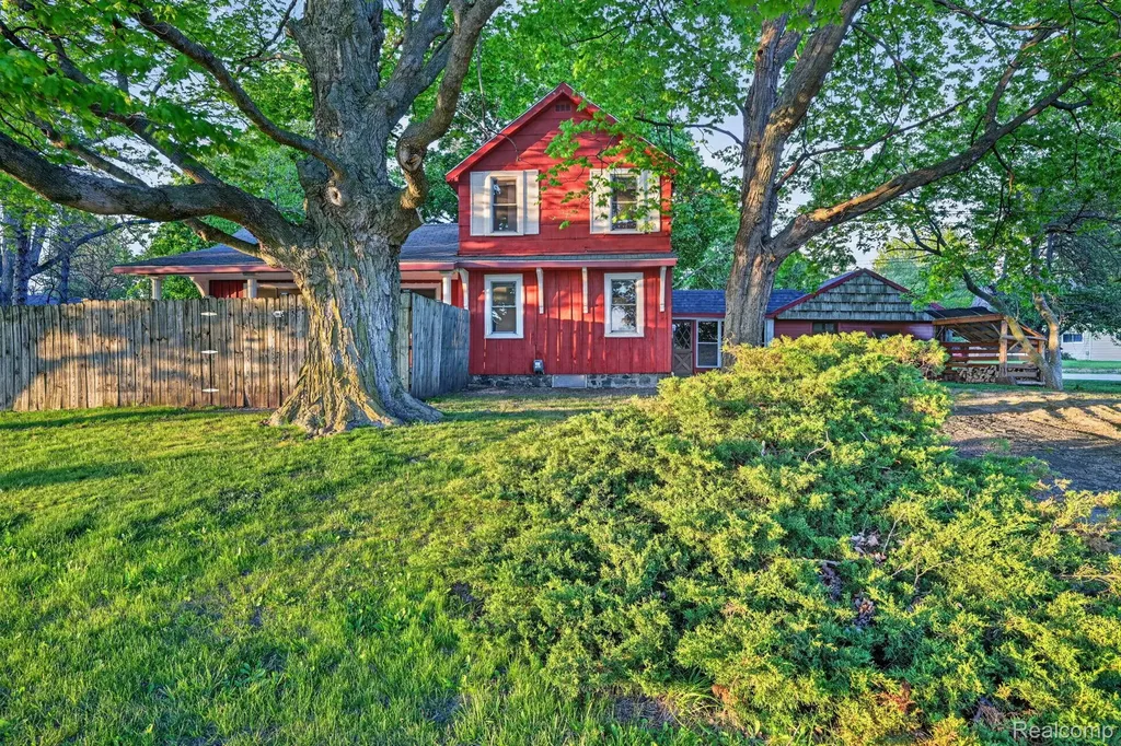864 Hogsback Road Delhi Charter Township MI 48854