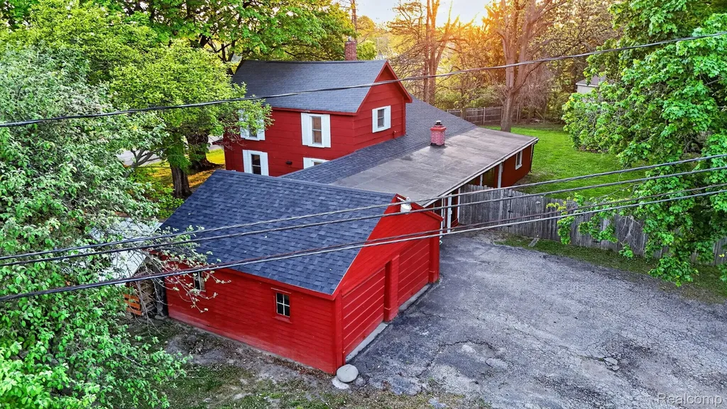 864 Hogsback Road Delhi Charter Township MI 48854