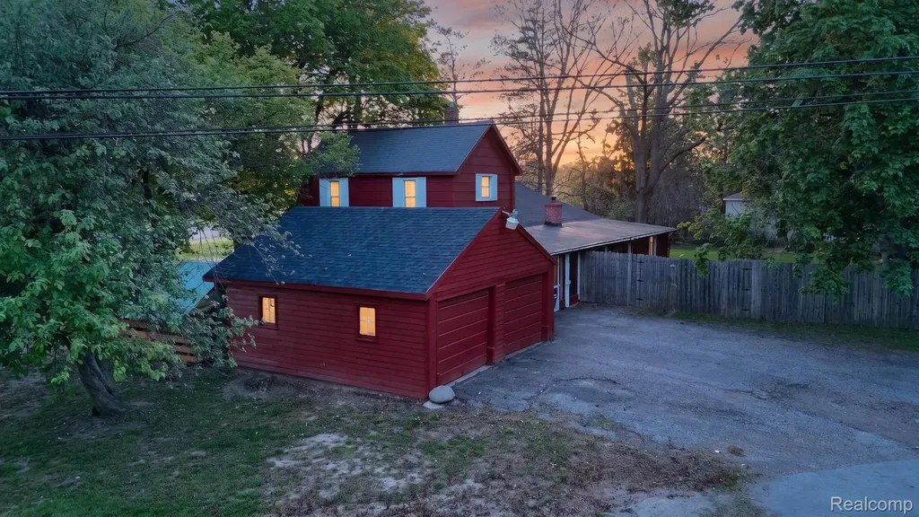 864 Hogsback Road Delhi Charter Township MI 48854